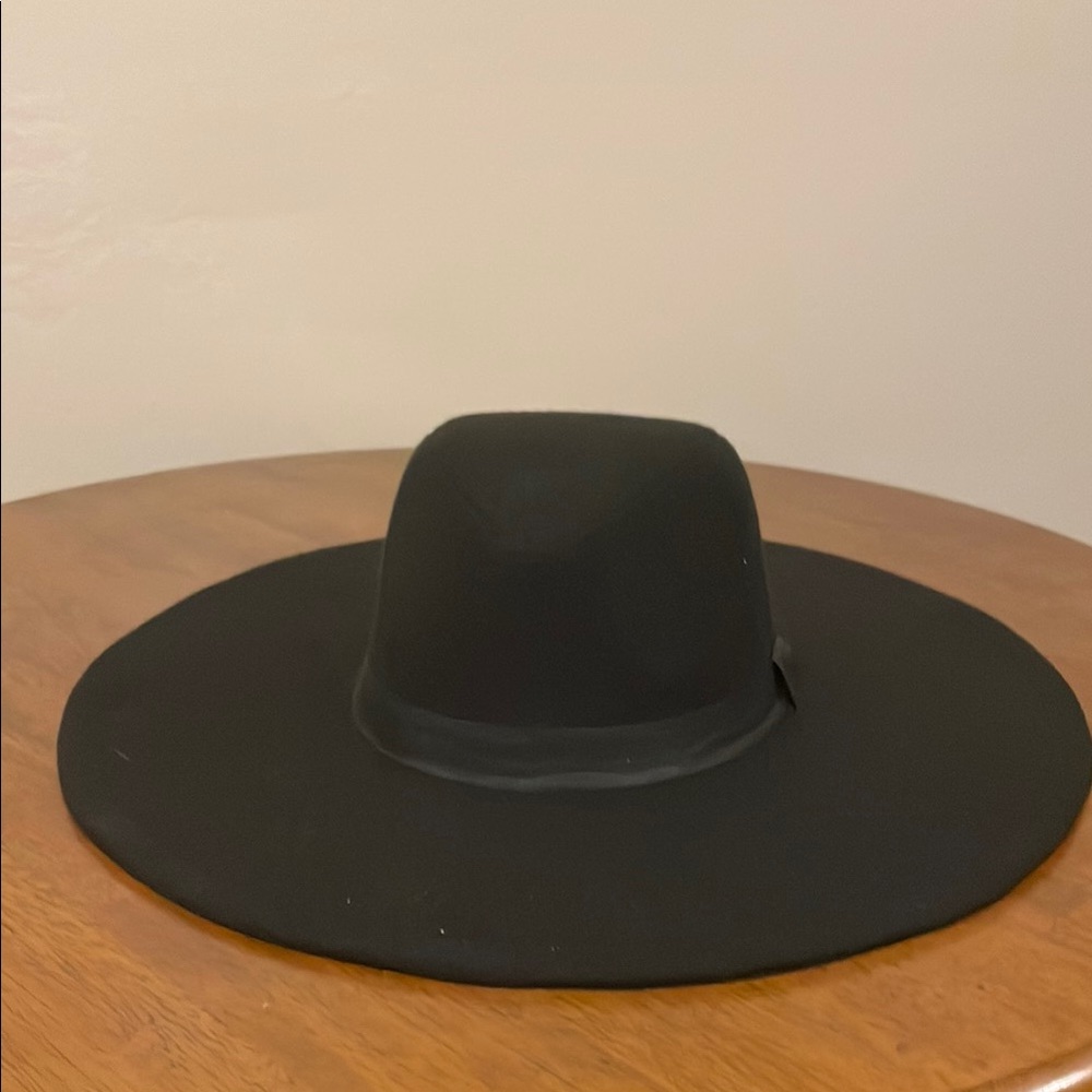 Stylish Black Wide-Brim Hat